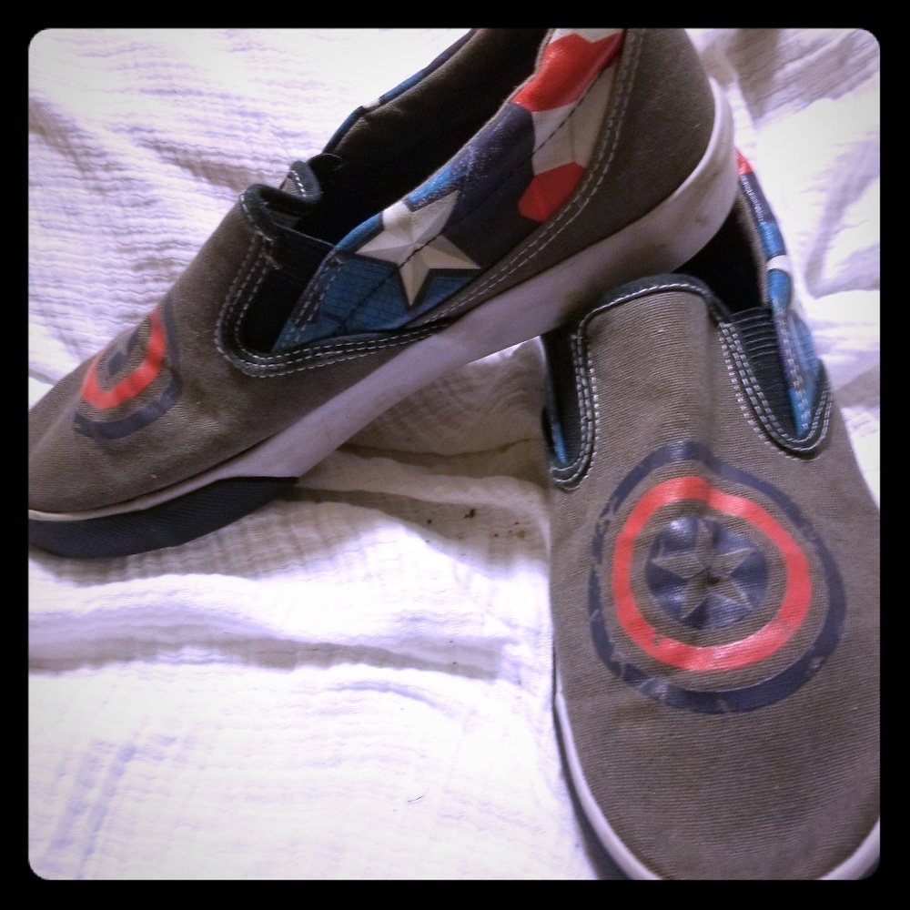 Boys Captain American slip on shoes